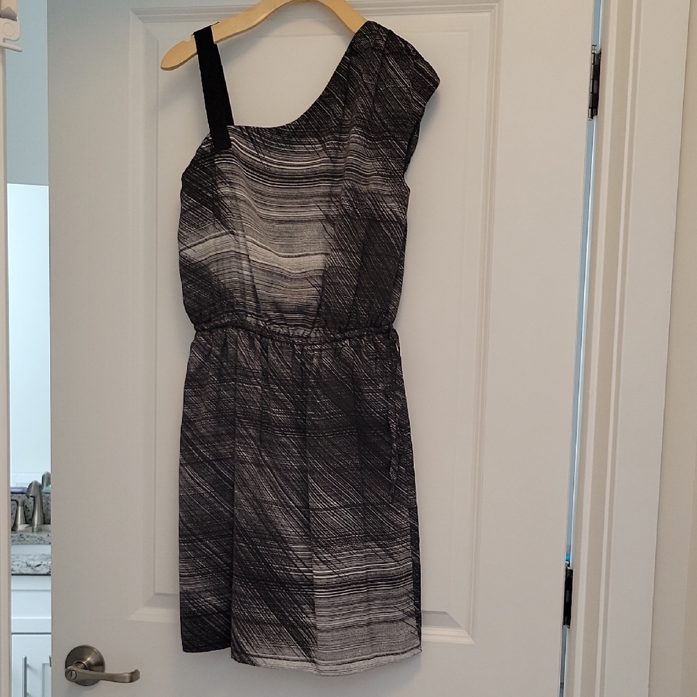 GAP One-Shoulder Black and Gray Dress